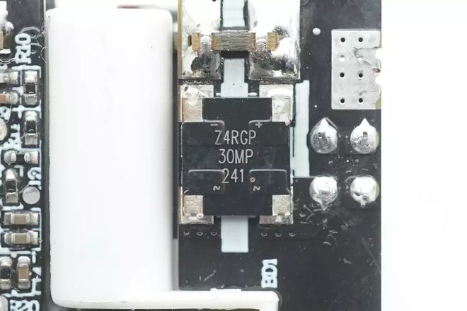 智威快恢整流桥Z4RGP30MP成为安克迷米乐 M6米乐你30W氮化镓充电器关键元件(图2)